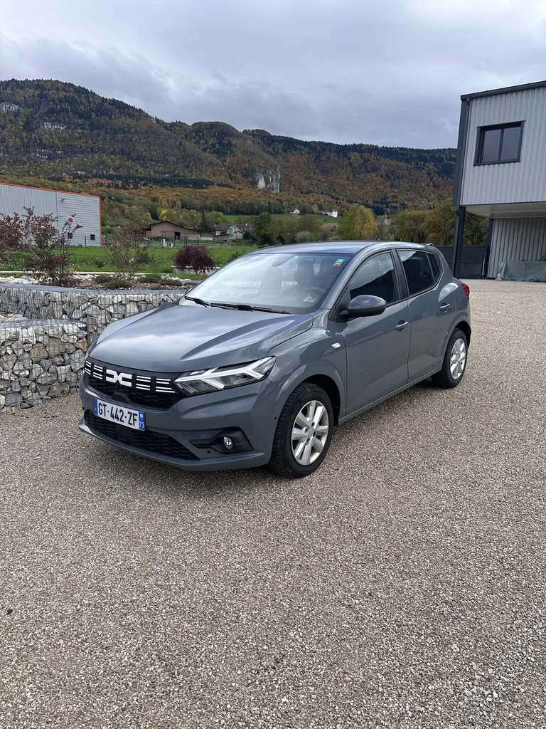 DACIA SANDERO/ BOITE AUTOMATIQUE EDC / AVERTISSEUR ANGLE MORT / CARPLAY / CAMERA DE RECUL