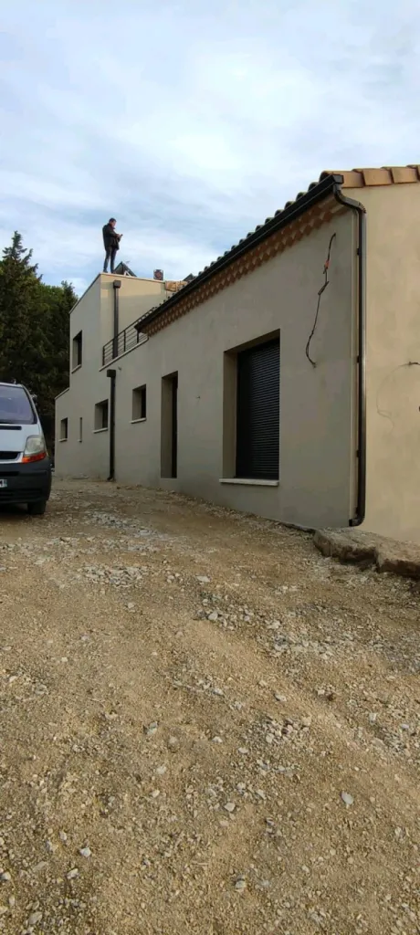 Installation gouttières en Ardèche
