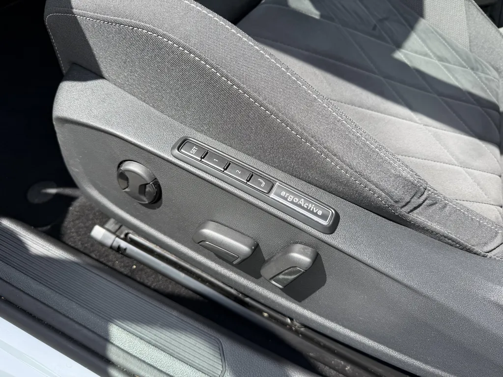 Volkswagen Golf 8 Hybride d'occasion à vendre proche du Havre : découvrez cette berline automatique chez Caudebec Automobiles