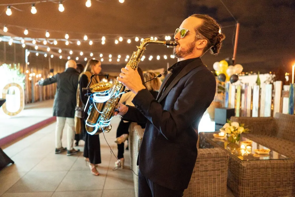 Bar restaurant avec soirées sur un rooftop et DJ à Marseille