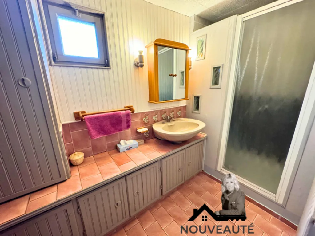 A vendre charmante maison traditionnelle de 100 m² édifiée sur un terrain de 411 m² sur la commune de ELBEUF 76500