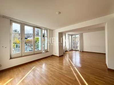 Saint Germain Laye, à 5 minutes à pied du RER A dans un immeuble ancien avec ascenseur en rez-de -jardin coup de coeur pour cet appartement de 4 pièces d'un e surface de 91 M²