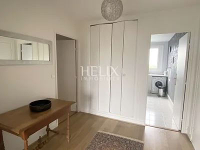 Le Pecq 5 pièces de 100 m2, Vue dégagée de la terrasse en dernier étage dans une résidence de Standing, au calme