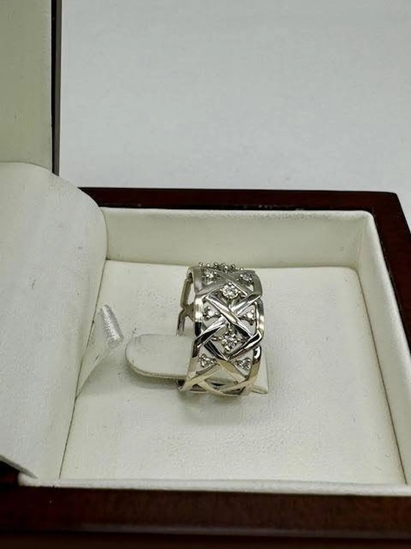 Élégance Définie : La Bague en Or Blanc et Diamants, Maintenant chez Bijouterie Or Ligne en Gironde