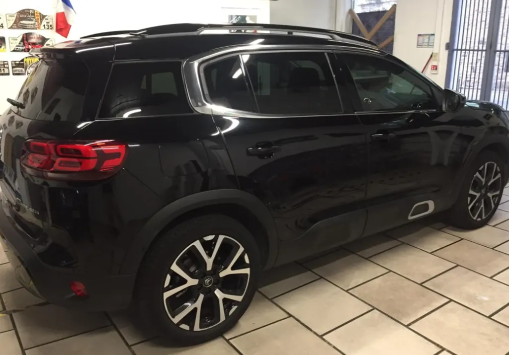 Teintage de vitre et lunette arrière pour un confort de conduite optimal