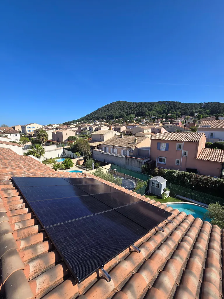 Installation photovoltaïque 4 kWc à La Crau avec panneaux DualSun FLASH 500
