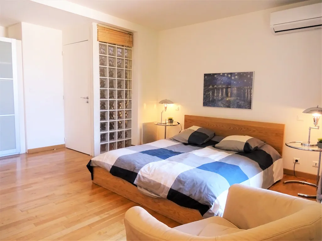 Avignon Intra Muros, zone piétonne, charmant duplex avec 2 terrasses.   