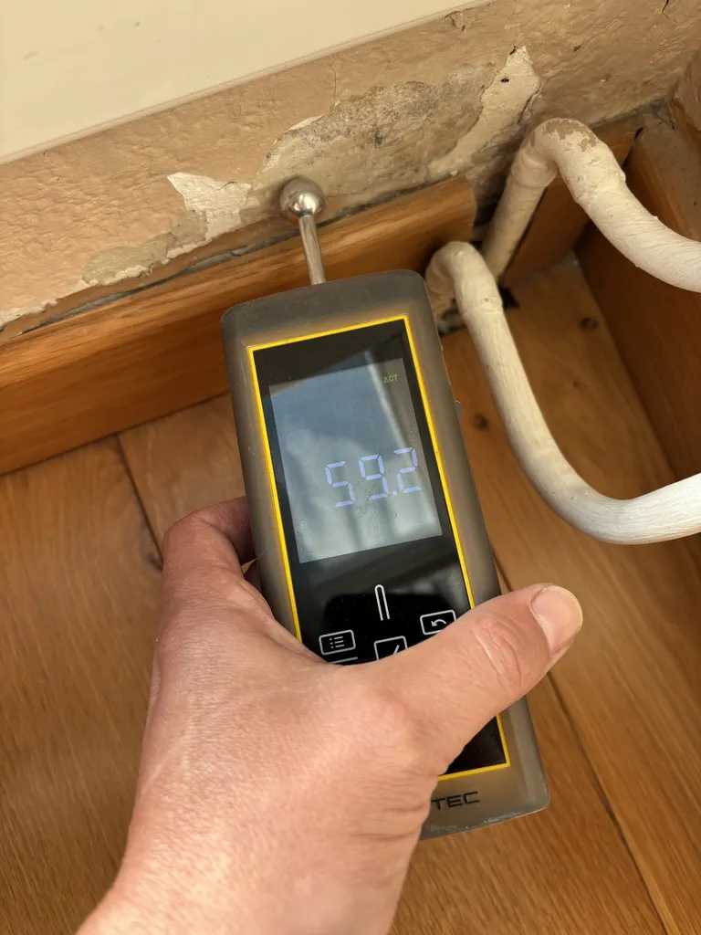 Intervention de recherche de fuite d'eau sans destruction suite à un dégât des eaux à Bourges dans le Cher par un spécialiste SABACA CENTRE VAL DE LOIRE