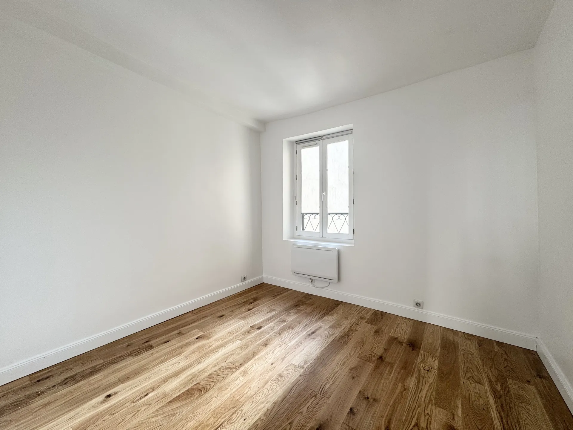 Exclusivité appartement meublé de 3 pièces proche du RER A de Saint Germain en Laye rue de Paris à proximité des commerces.