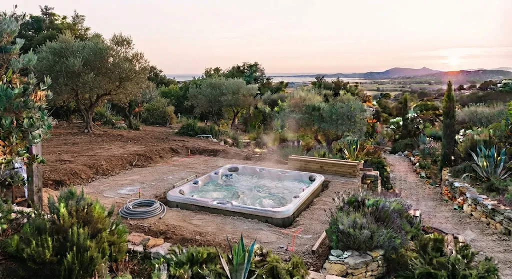 Aménagement d'un espace bien-être en ossature bois pour spa et jacuzzi extérieur à Montpellier et Frontignan