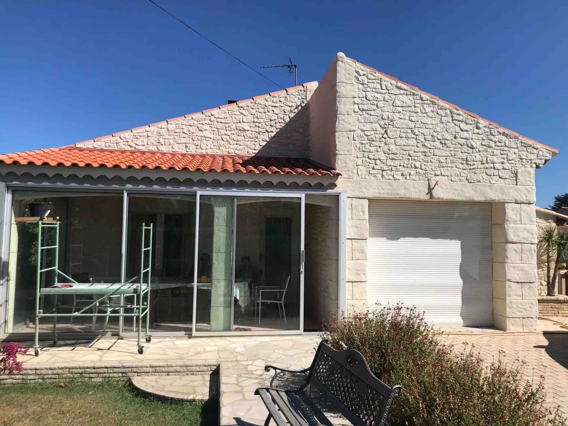 Rénovation d’une façade en pierre à Lignan-sur-Orb proche de Béziers 