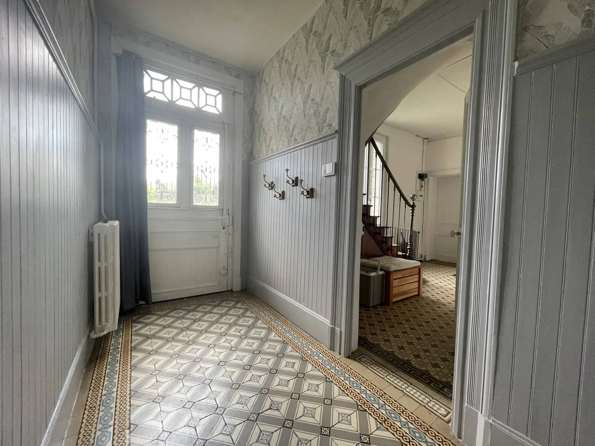 **Propriété de charme en Normandie à vendre** : Maison de Maître avec terrain de 3 300 m², offrant des espaces spacieux et lumineux, à proximité des paysages vallonnés du Pays de Bray.