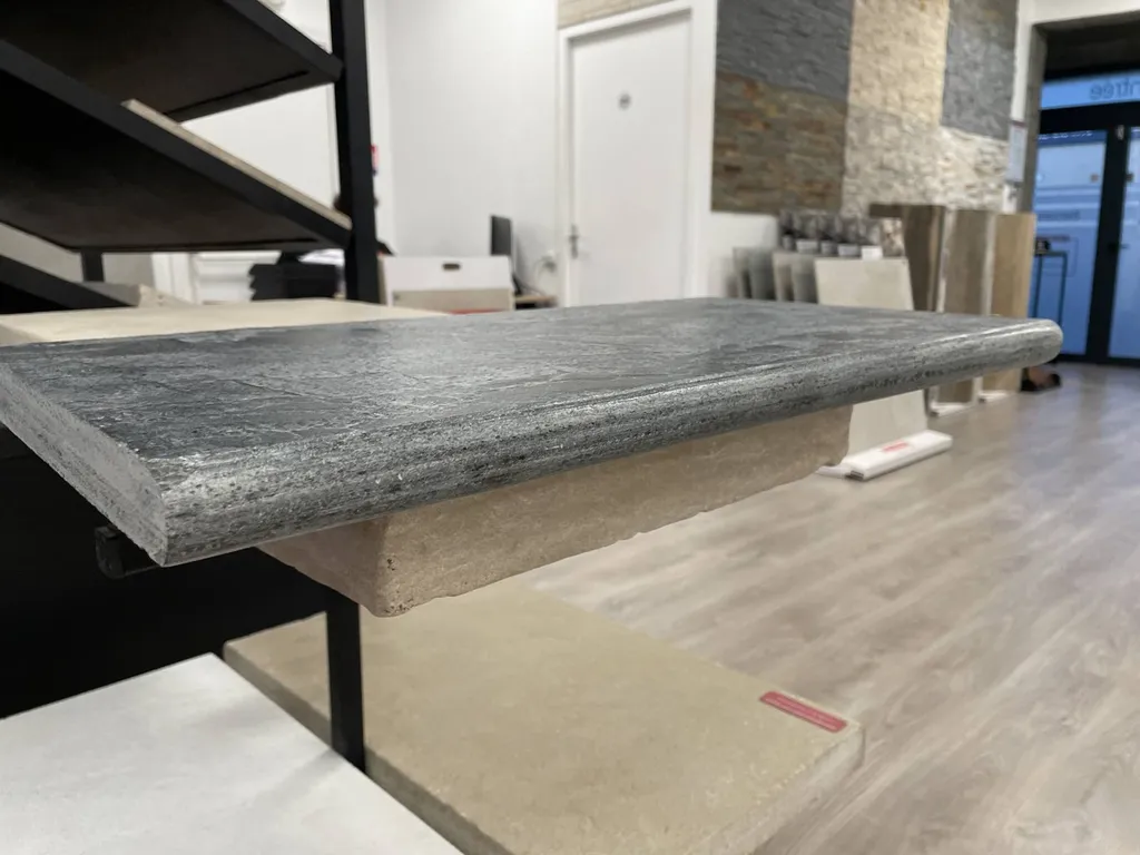 MARGELLES PIERRE DE BALI MIX GREY - METAL KINARA  61 X 33 X 3 CM demi rond