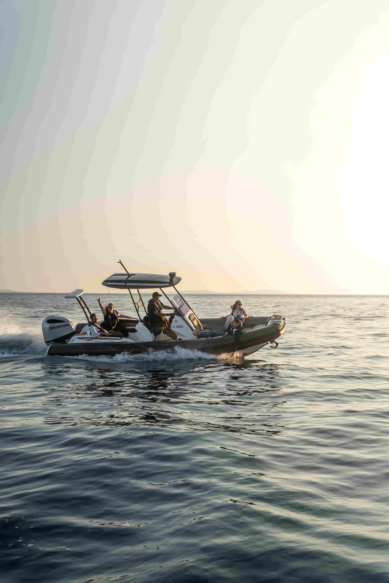 Vente de bateau semi-rigide disponible et visible à La Londe-les-Maures proche de Cannes sur la Côté d'Azur