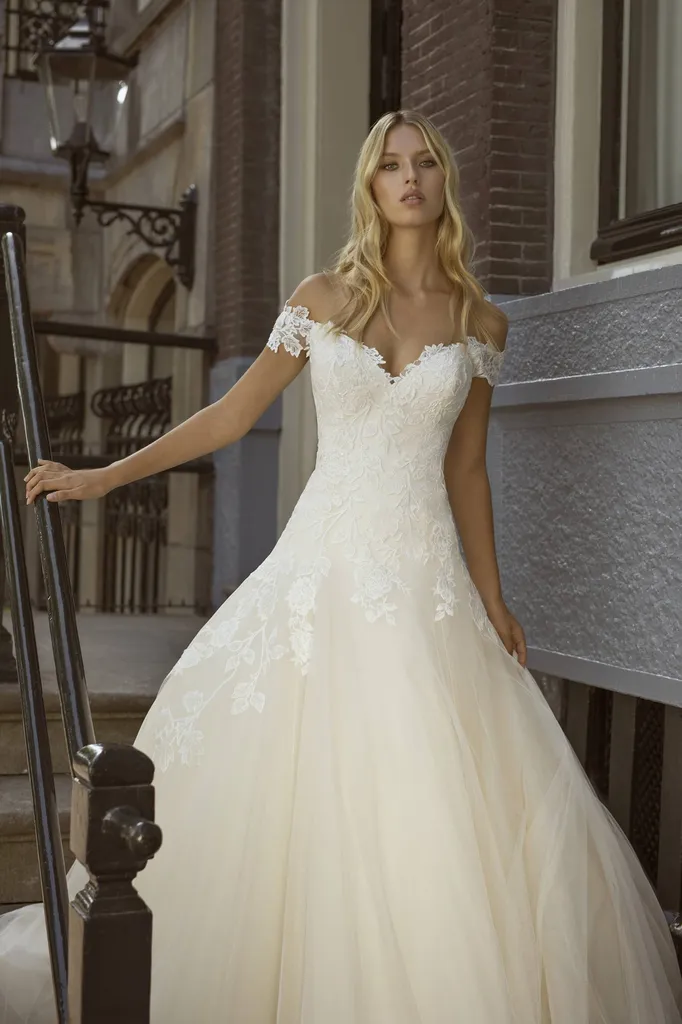 Robe de Mariée princesse élégante de créateur modeca à plan de campagne proche de Marseille.