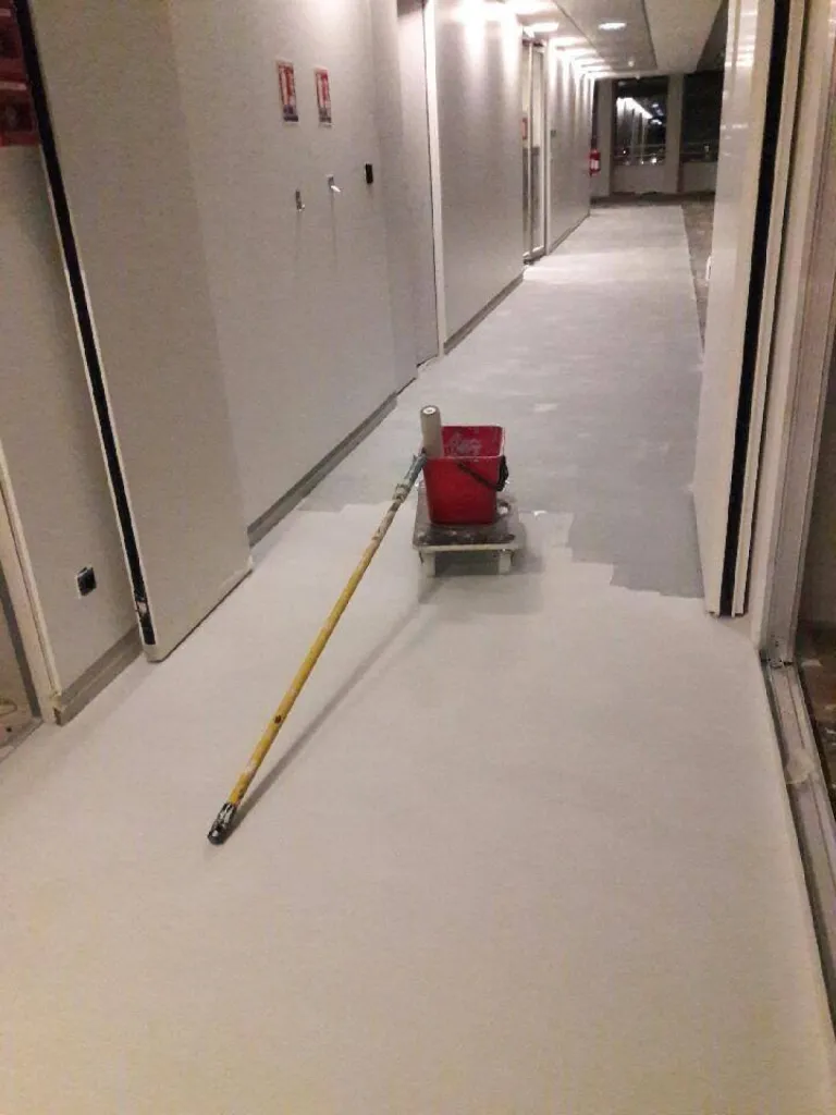 Réalisation du BÉTON CIRE TERRE DU MONDE- PRÉPARATION DU FOND