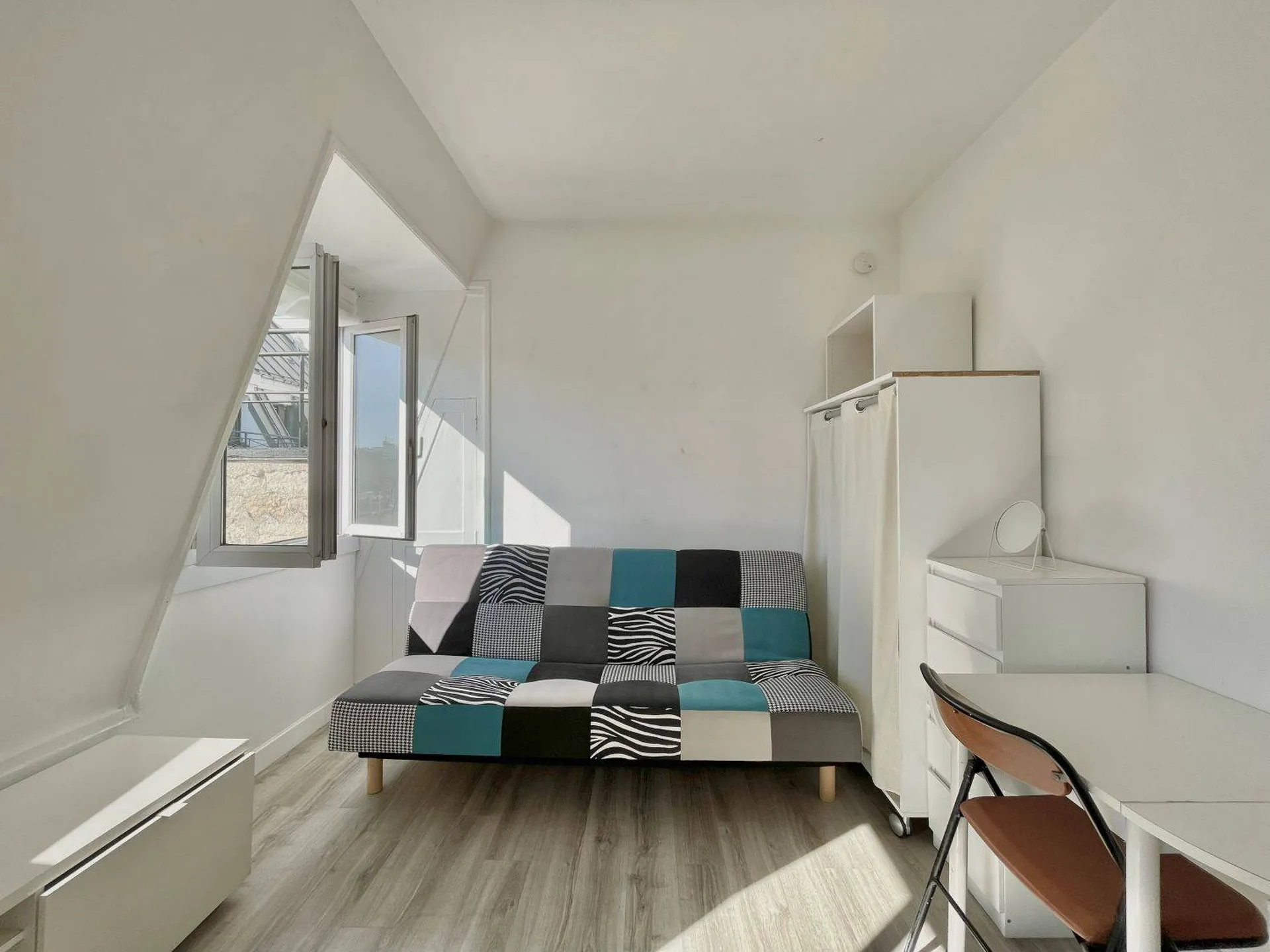 Studette à vendre 75008