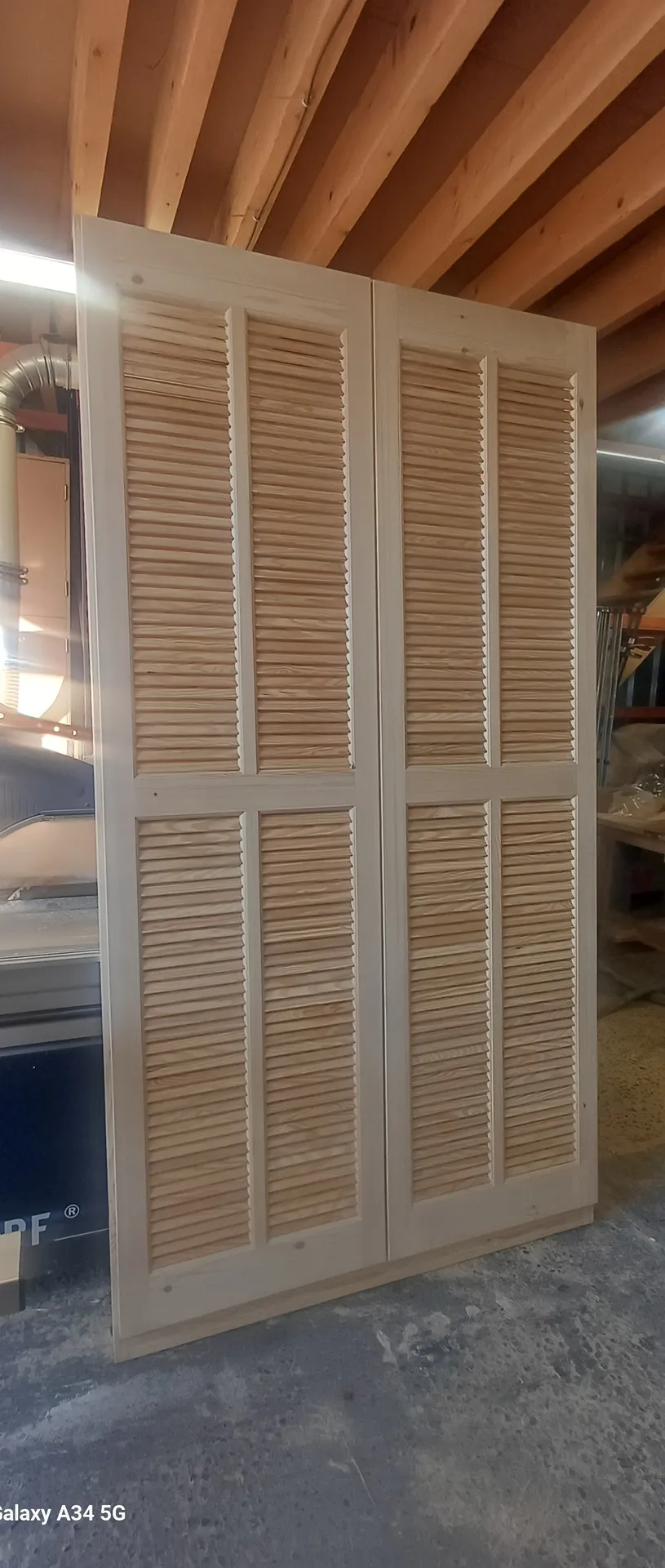 Porte de placard persiennée