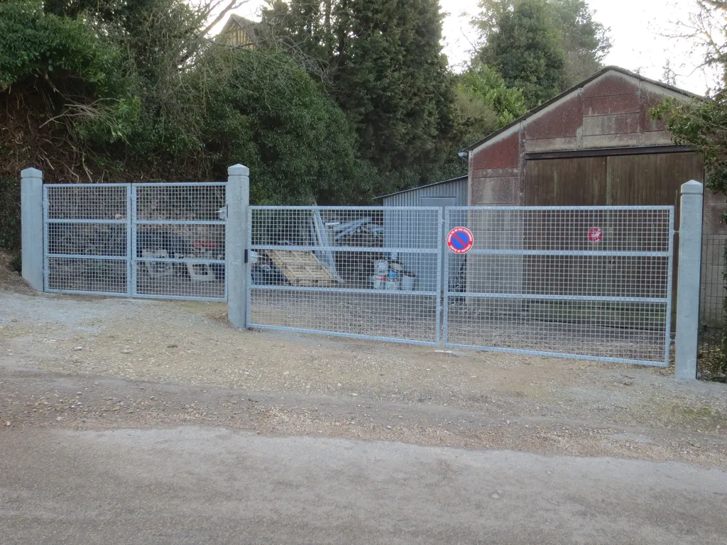 Installation de Portail champêtre en métal à deux vantaux, Fermetures de propriétés et Barrières de délimitation à Elbeuf dans la Seine-Maritime 76 et ses Alentours