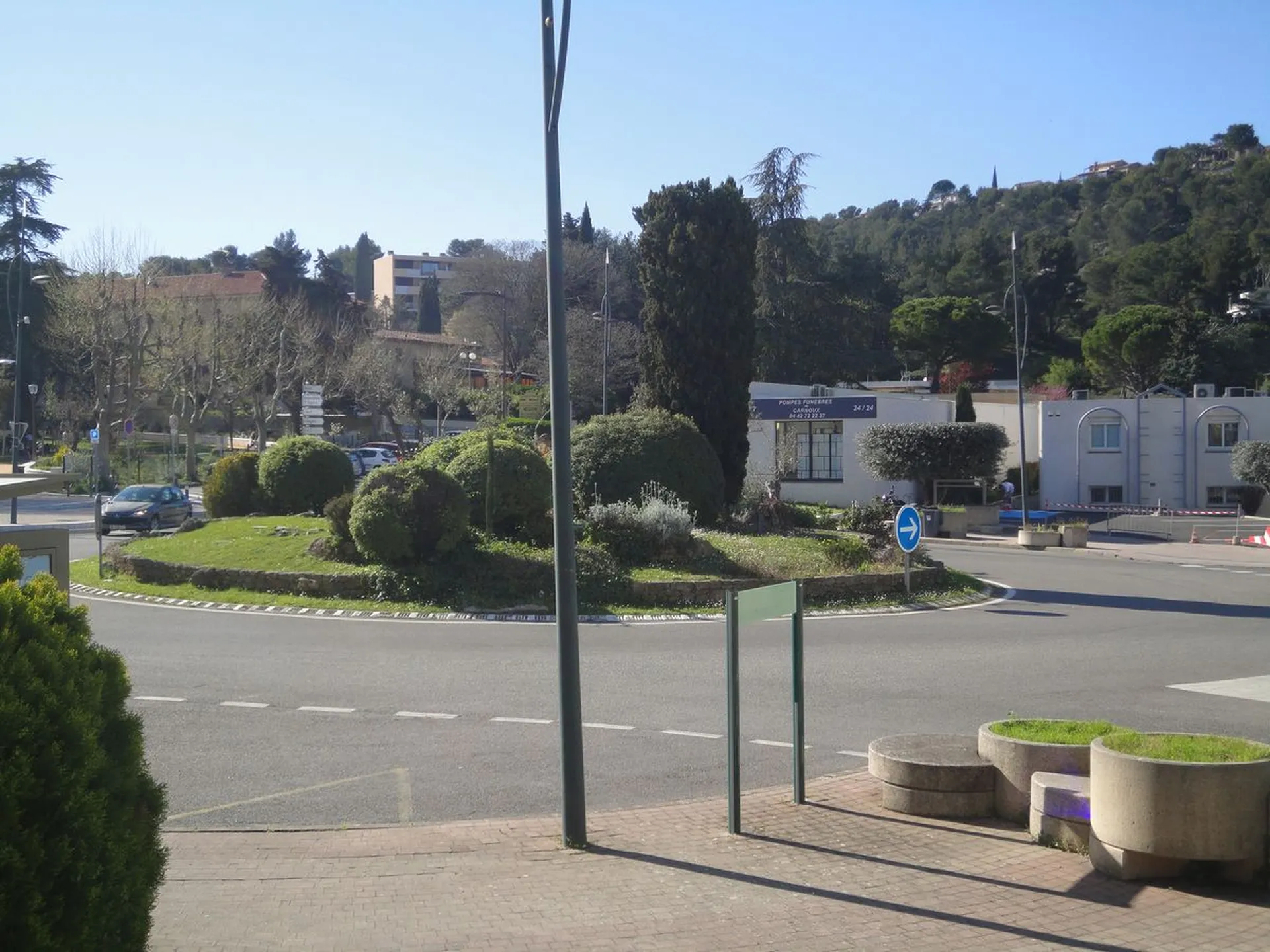 vente murs commerciaux loués Carnoux