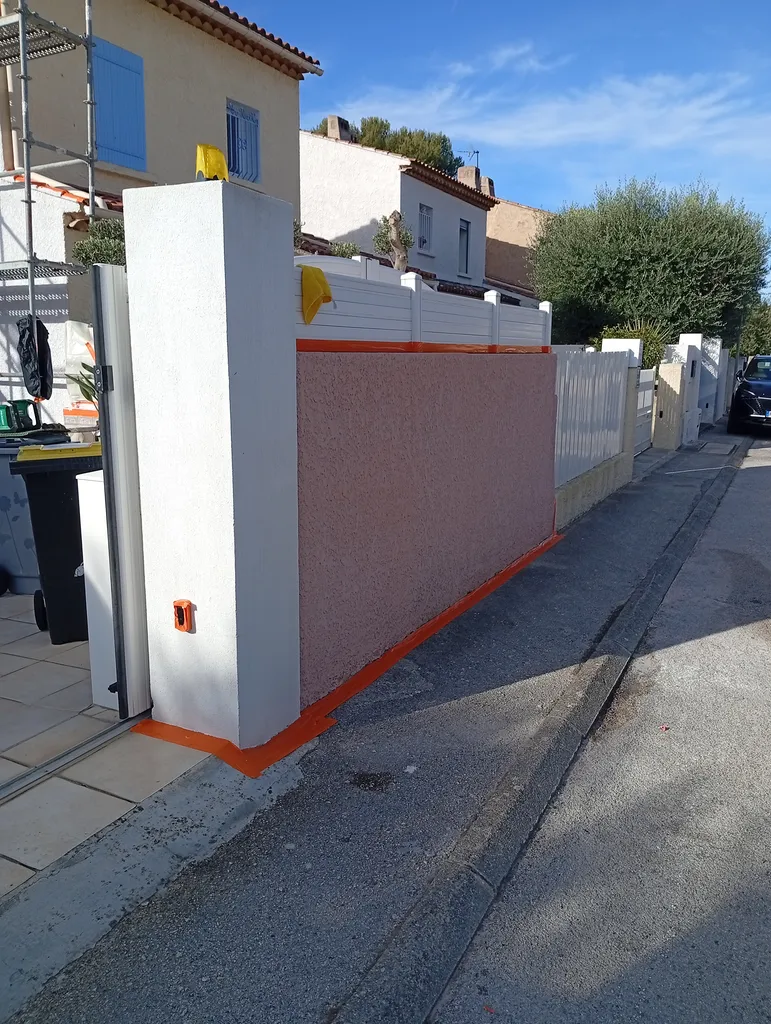 Reprise peinture muret avec fissure Sainte-Maxime