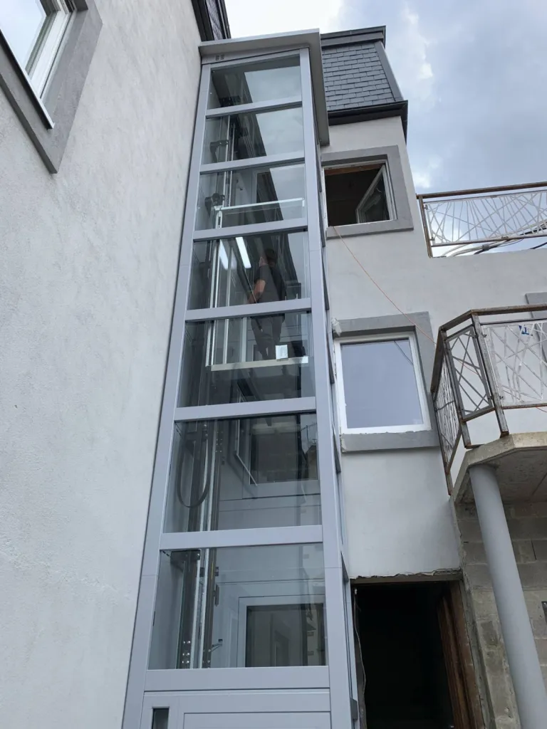 pylone extérieur VIMEC pour un E10 près d'Orange en Vaucluse