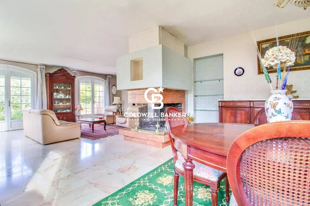 Maison à vendre à Léognan – grande familiale à rénover avec 6 chambres et jardin arboré