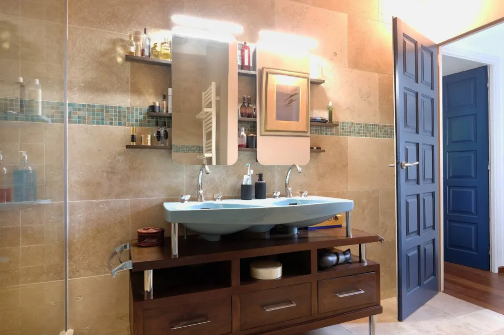 Travertin sol et mur pour salle de bain, douche, salle d'eau