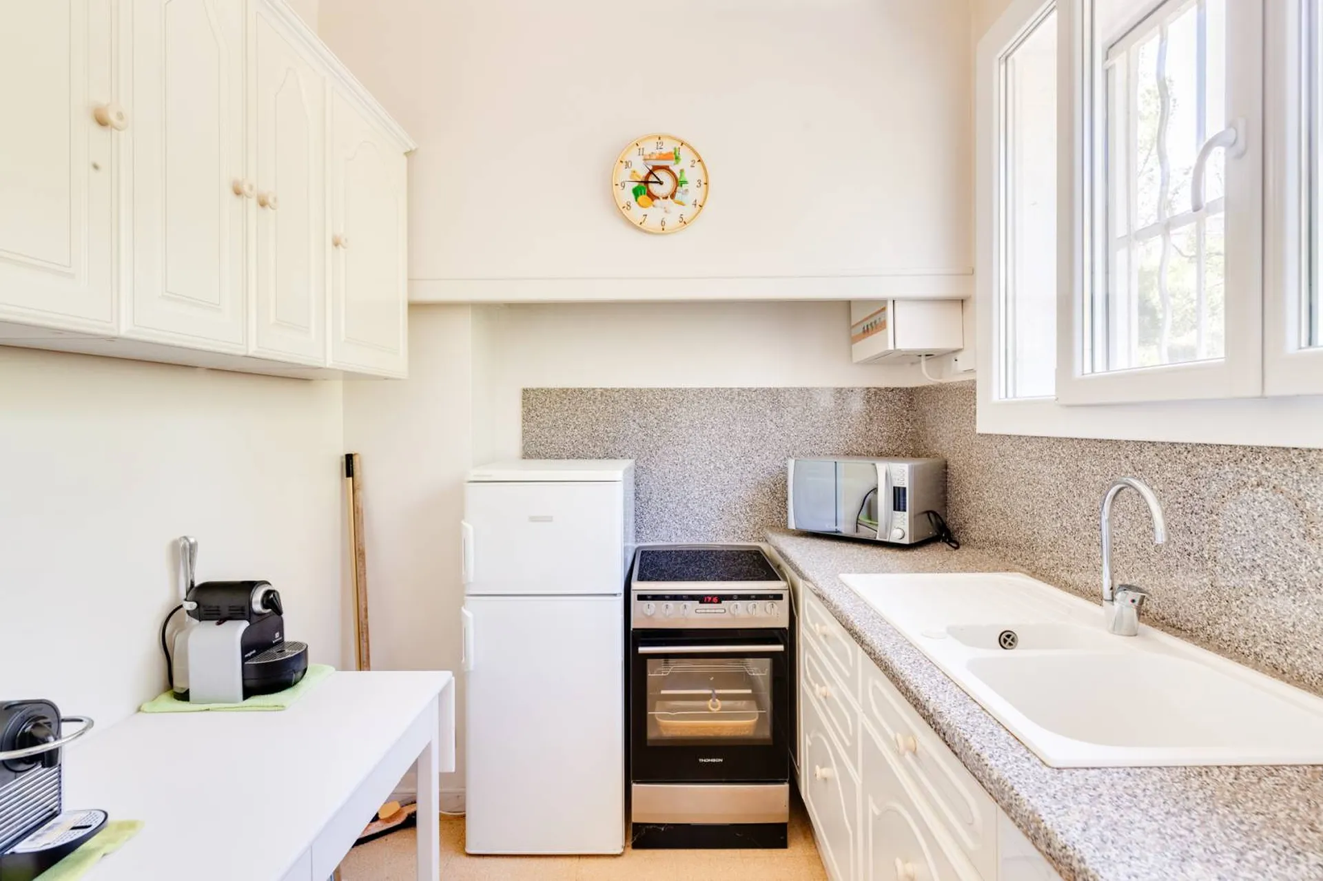 Vente appartement T3 Cassis  avec terrasse vue mer en dernier étage dans résidence fermée proche centre