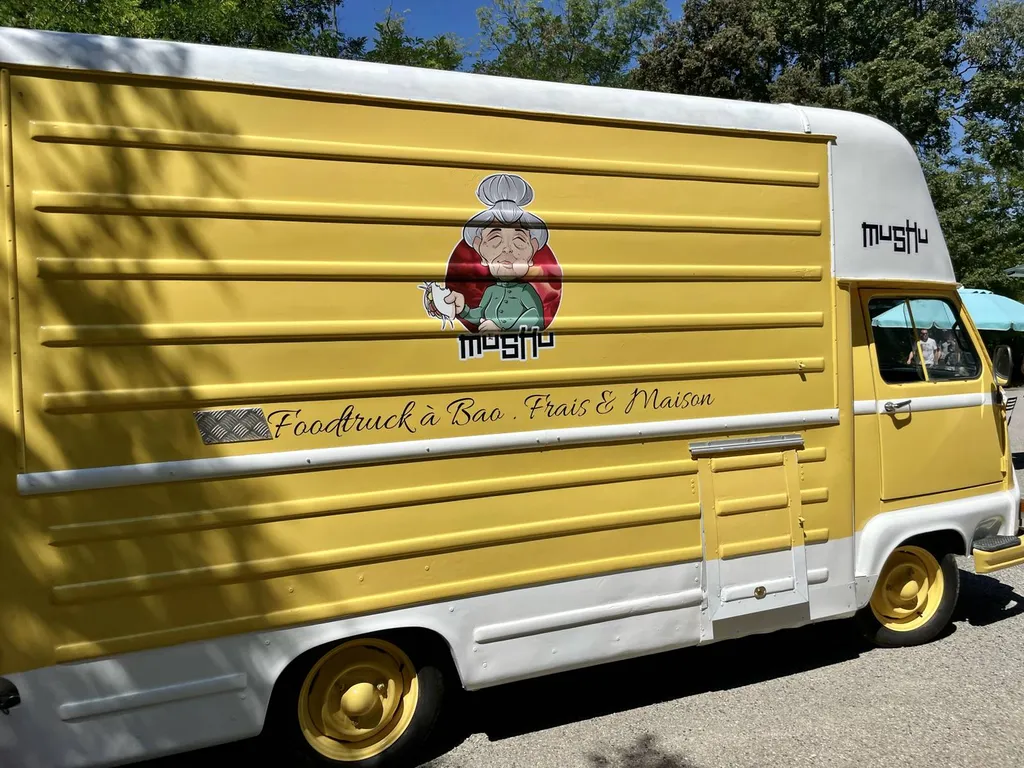 flocage publicitaire sur un food truck à brignoles dans le var 