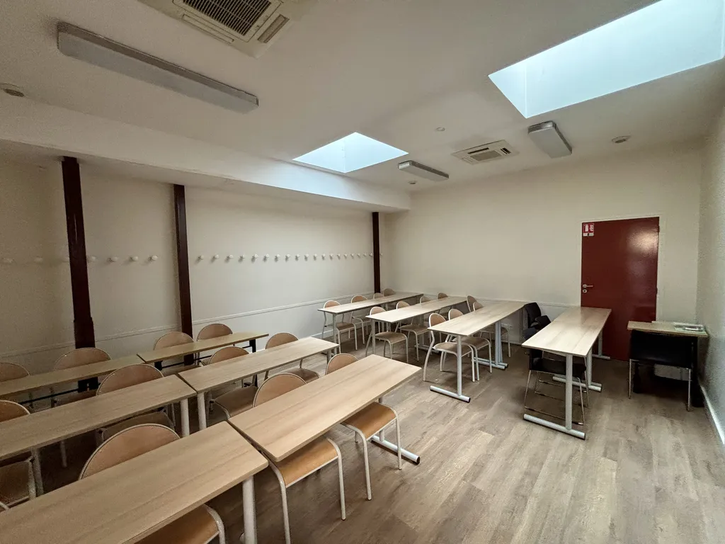 Location - Local commercial 440 m², La Boule, Rue des Venêts 92000 NANTERRE