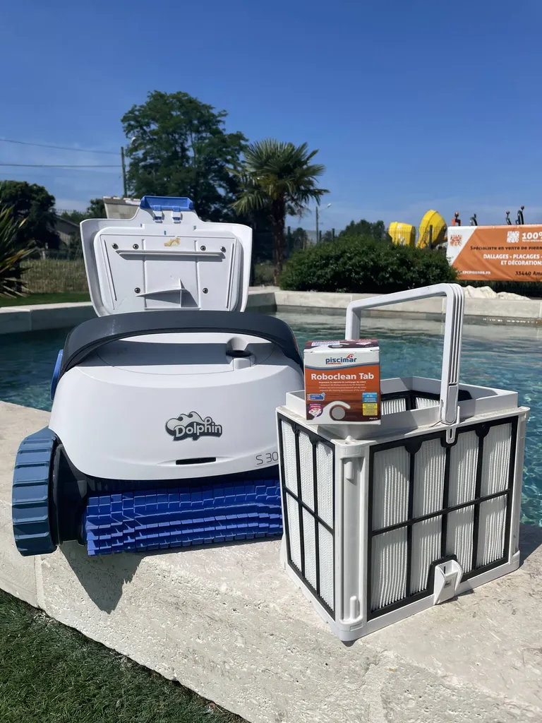 AQUA 33 - Nettoyer le panier de son robot c'est important !