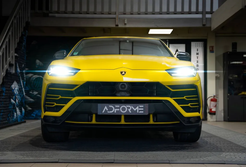 Covering Lamborghini Urus 