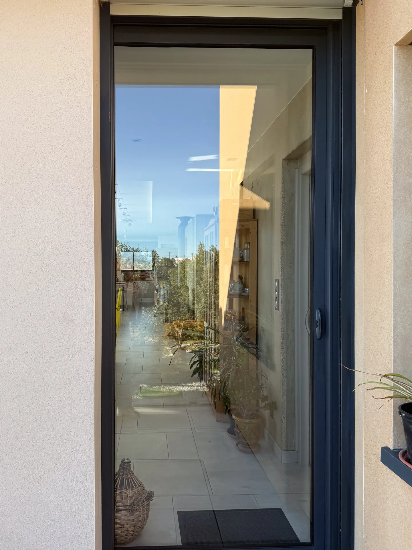 Menuiseries aluminium sur mesure avec BSO orientables : une réalisation RG Aluminium pensée pour la lumière et l’ouvertur