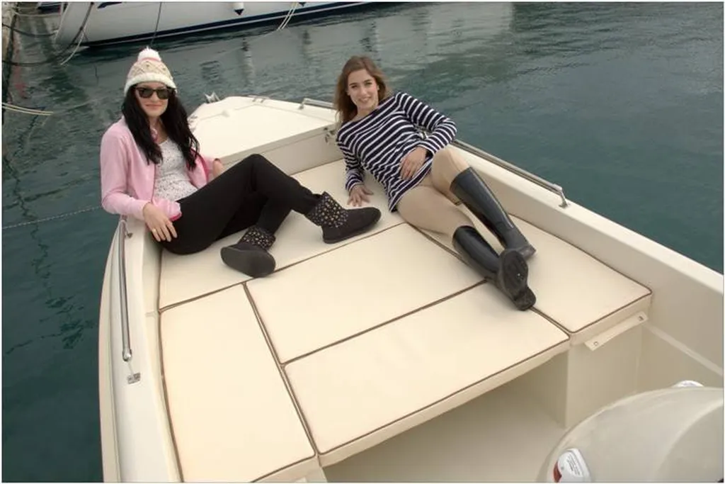 Location à la demi journée d'un bateau sans permis dans le 83