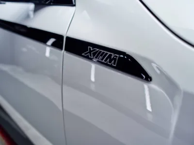 Gloss Obsession assure la longévité esthétique de cette BMW XM avec un film de protection PPF XPEL couvrant chaque centimètre de sa carrosserie.