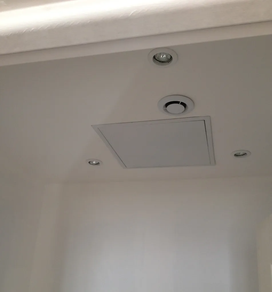 Trappe d’accès VMC avec installation finalisée à Neuville-sur-Saône pour une maintenance facilitée et une ventilation optimale