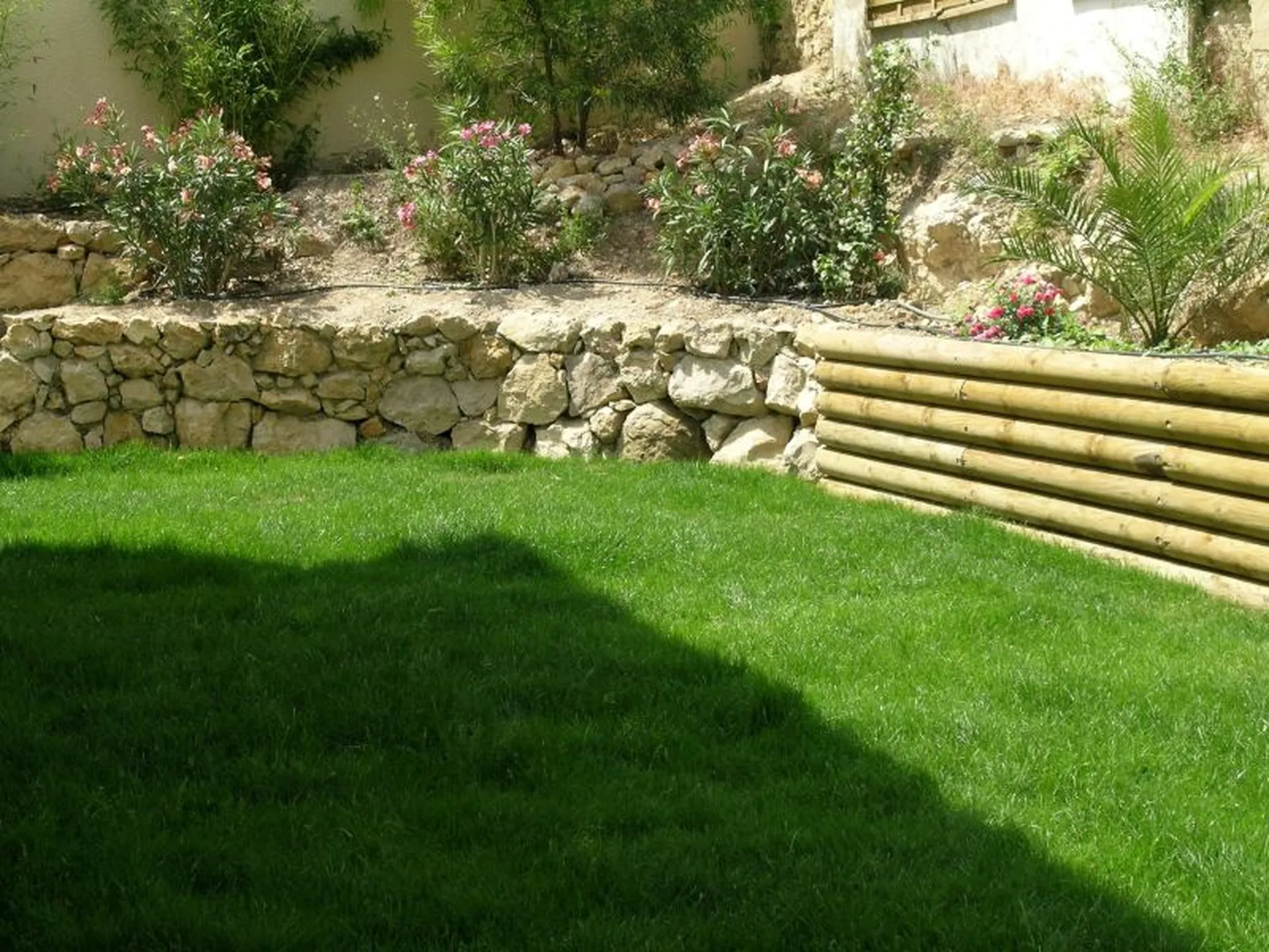 Technique de soutènement des terres avec des traverses bois en PACA