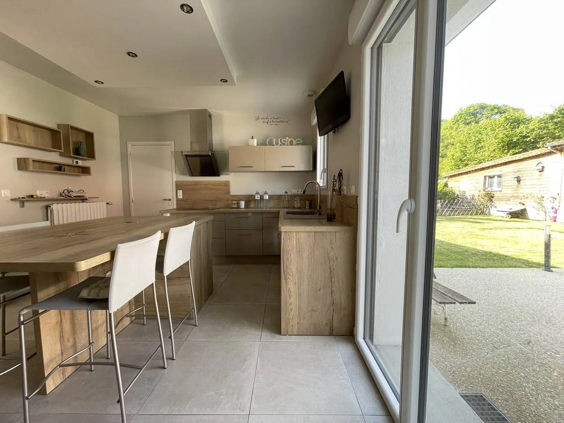 Maison contemporaine de 178m² bâtie sur son terrain de 1 230m² proche des commerces, en Seine Maritime, 76.