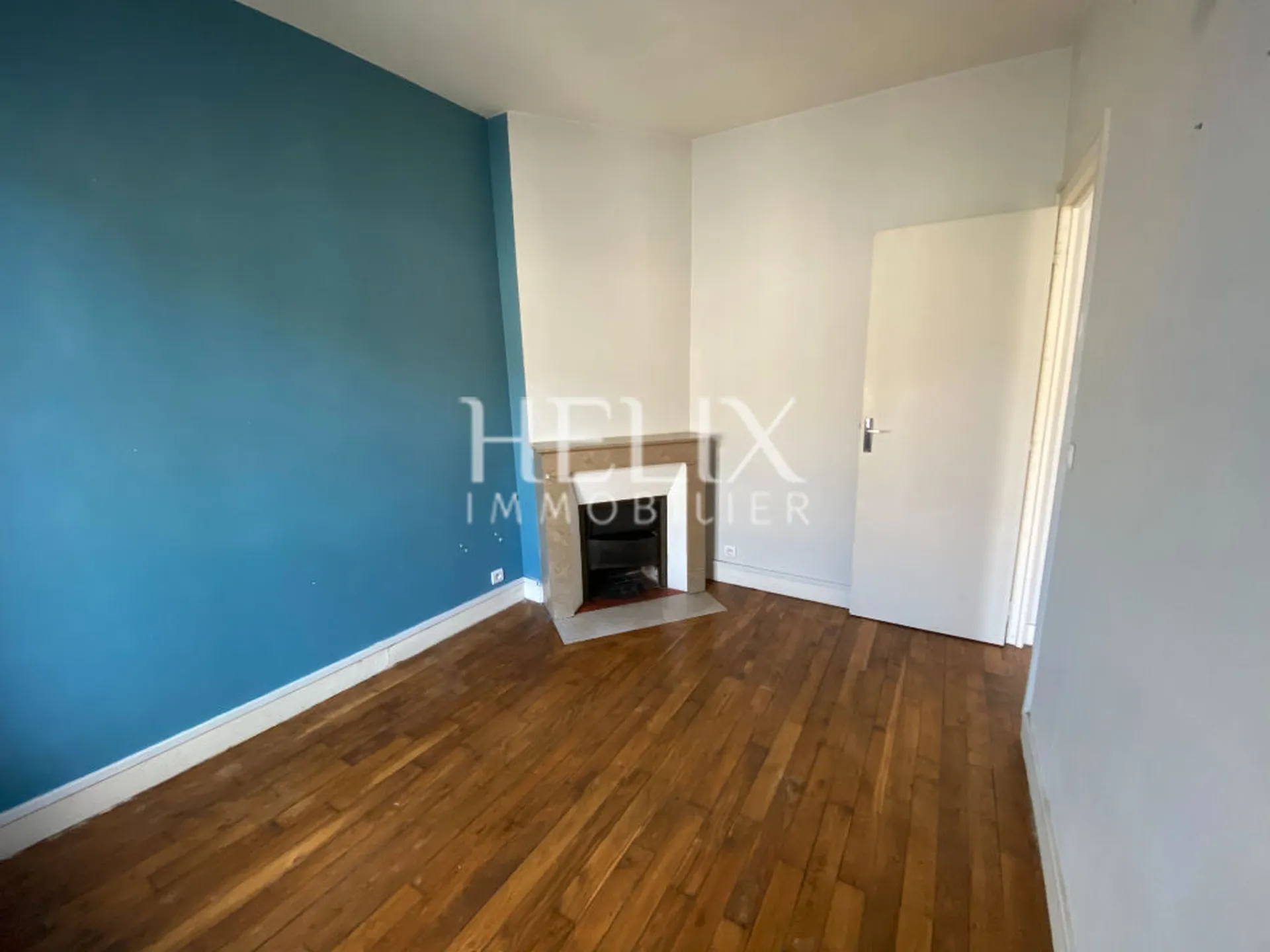 Place du marché neuf de saint germain en laye un appartement dans un bel immeuble ancien 