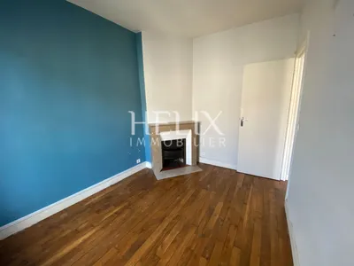 Place du marché neuf de saint germain en laye un appartement dans un bel immeuble ancien 