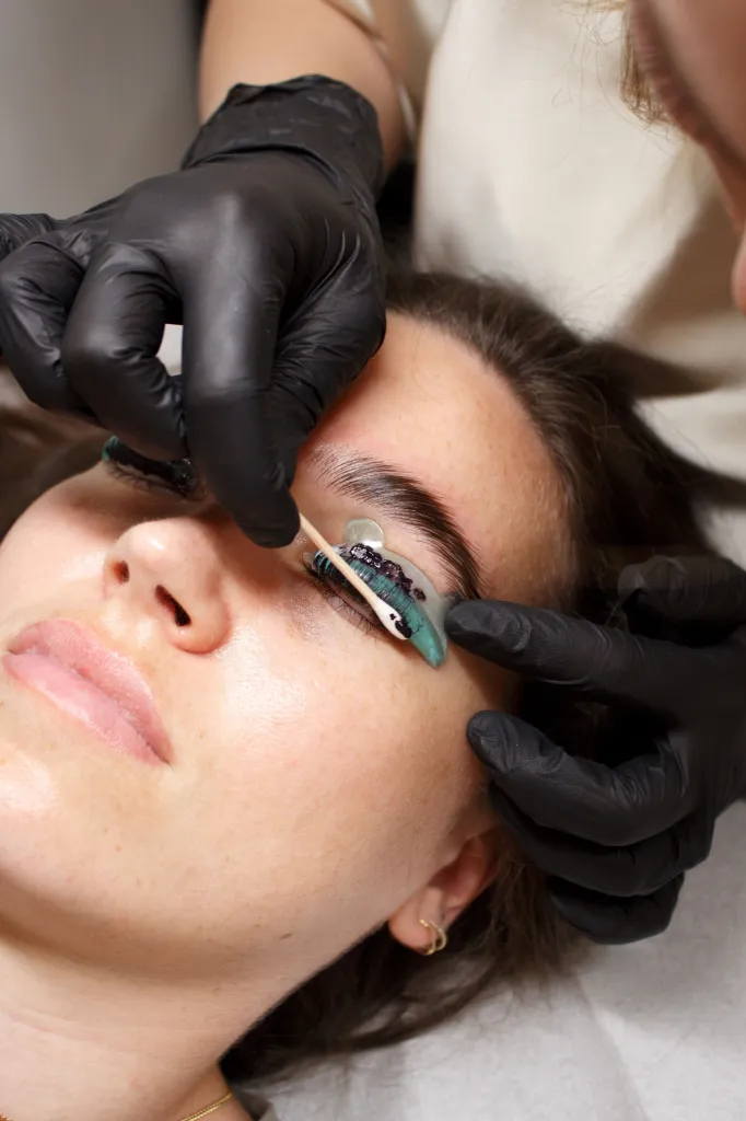 Séance de rehaussement de cils avec teinture près Labège