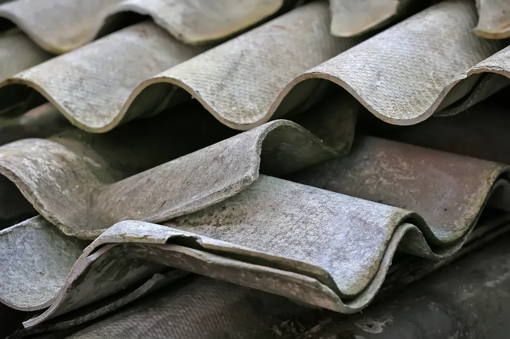 Désamiantage de toiture en fibrociment pour bâtiments agricoles près de Toulouse