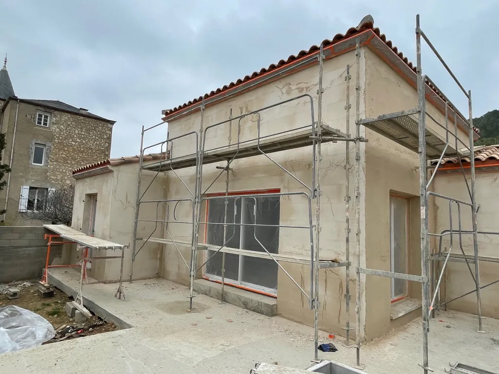 Finition Pierre taillée à Portel des Corbières dans l’Aude.