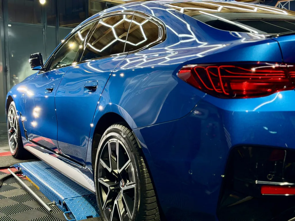 BMW i4 M60 – Protection céramique GYEON Infinite par EMB Detailing à Vaugneray (Lyon)