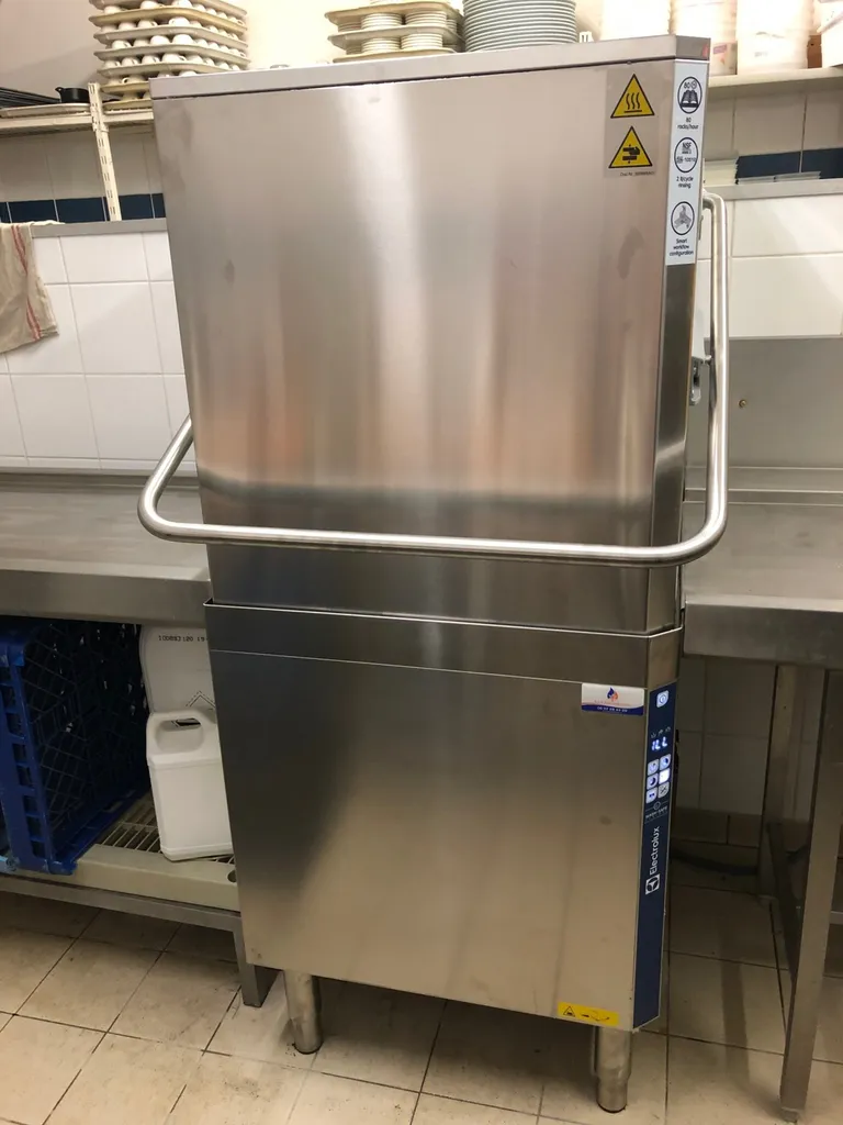 Équipements de restauration à Fecamp. Lave vaisselle Electrolux à capot