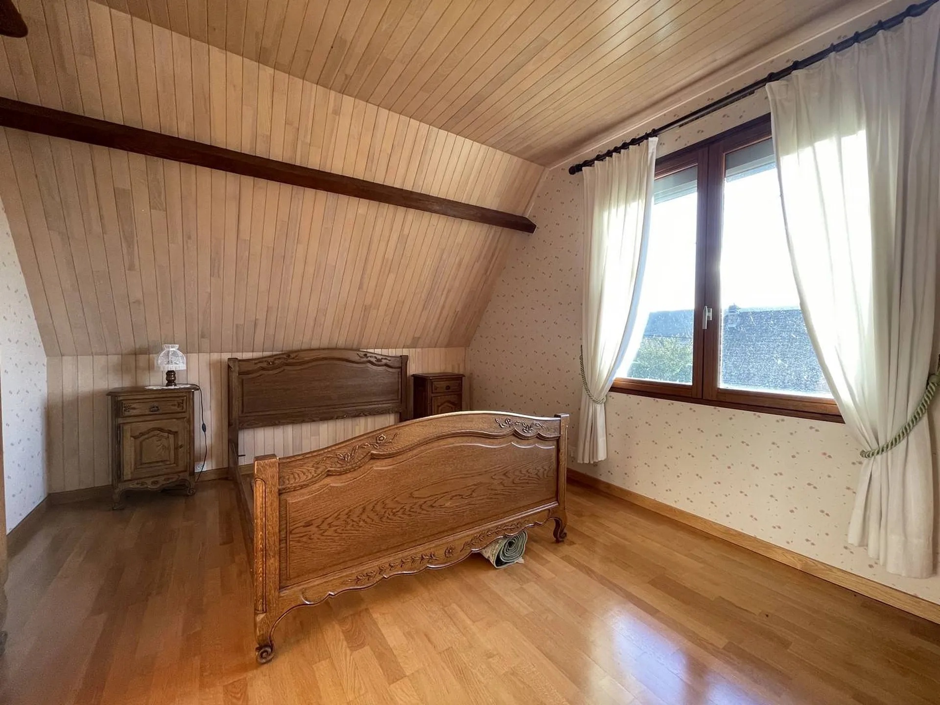 SOUS OFFRE Maison traditionnelle de 160,60 m² avec dépendance de 45m², sur son son terrain de 2 970 m², à proximité des commerces de Saint Nicolas d'Aliermont, Seine Maritime, 76