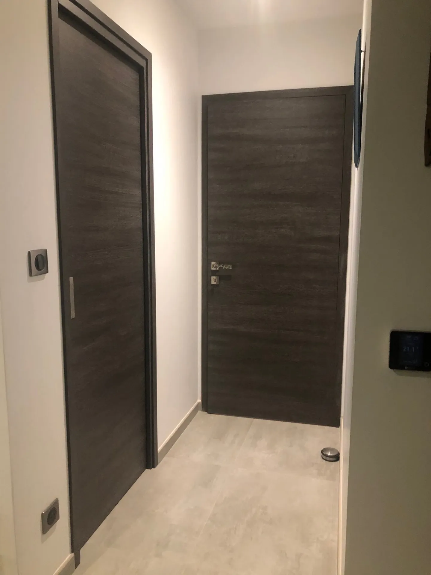 Portes intérieures contemporaines installée par Alu Vigouroux à Marignane