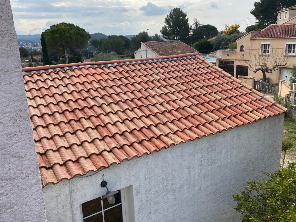 toiture après nettoyage sur aix en provence