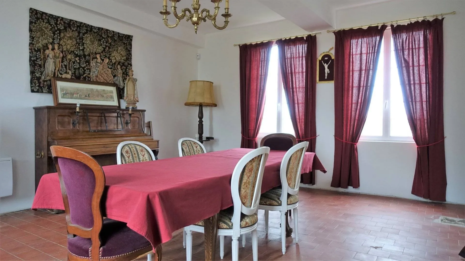 Propriété de charme 190m² dans le Pays de Bray, 6 pièces, 2 chambres, combles aménageables, sur 6000m² arborés avec plan d’eau, dépendances 150m² et hangar 700m², Haudricourt 76340.